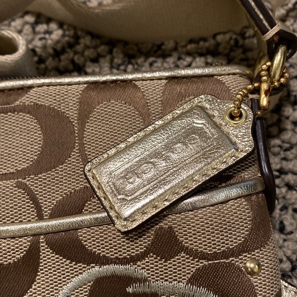 Coach Crossbody Bag in GUC - Picture 4 of 10